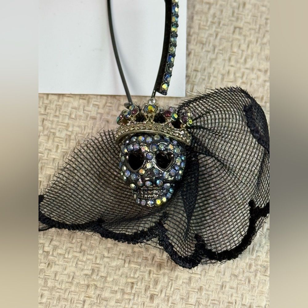 NWT Betsey Johnson Skull Bride Black Glitter Dangle Earrings - Picture 2 of 6